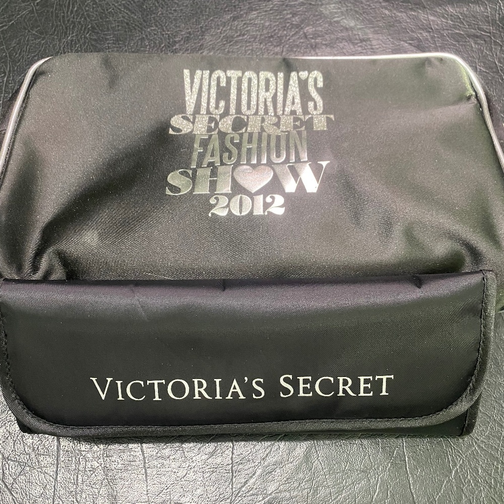 NWT - 2012 Victoria's Secret Fashion Show make-up bag with Brush bag